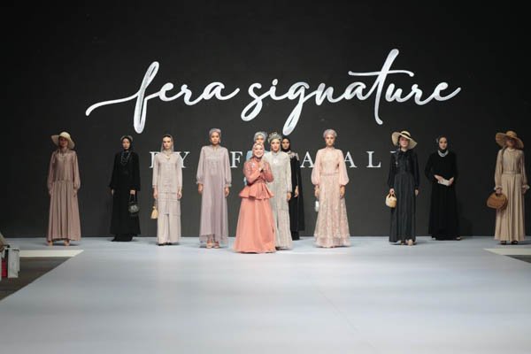 Fera Signature Curi Perhatian di Indonesia Fashion Aesthetics 2025 dengan Koleksi 'Kala Manasa'