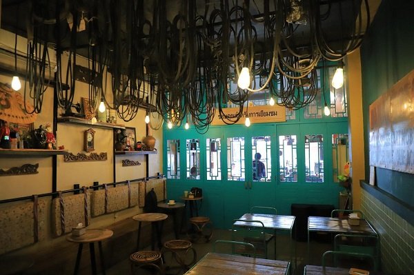 Dari Bengkel ke Barista, Transformasi Unik Kedai Kopi Damai di Jantung Kuliner Tangerang