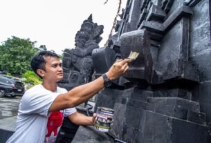 Nippon Paint Melakukan Peremajaan Pura Agung Kertajaya di Hari Raya Kuningan