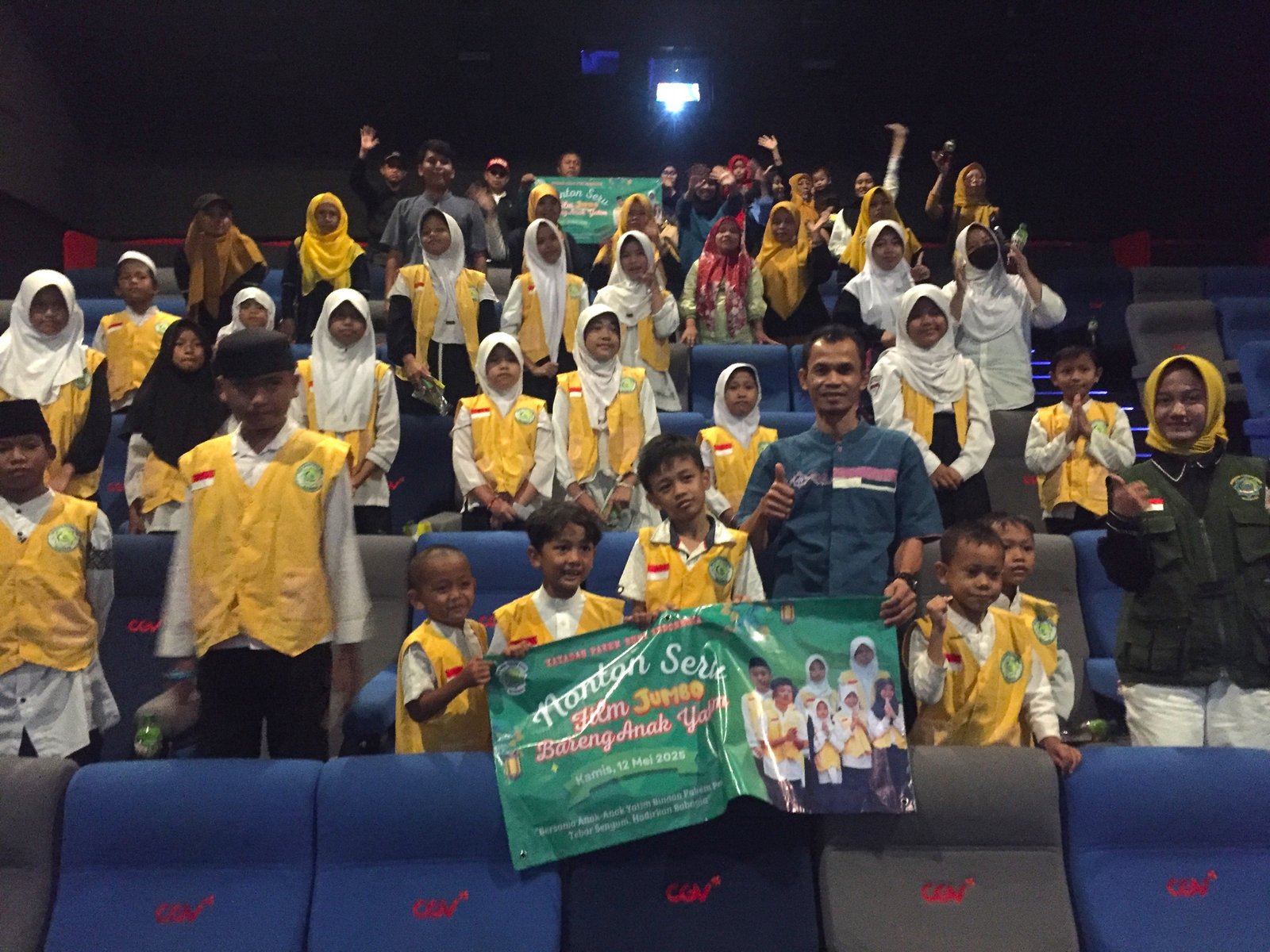 Ceria! 50 Anak Yatim Rasakan Pengalaman Pertama Nonton Bioskop Bersama Pakem Peduli