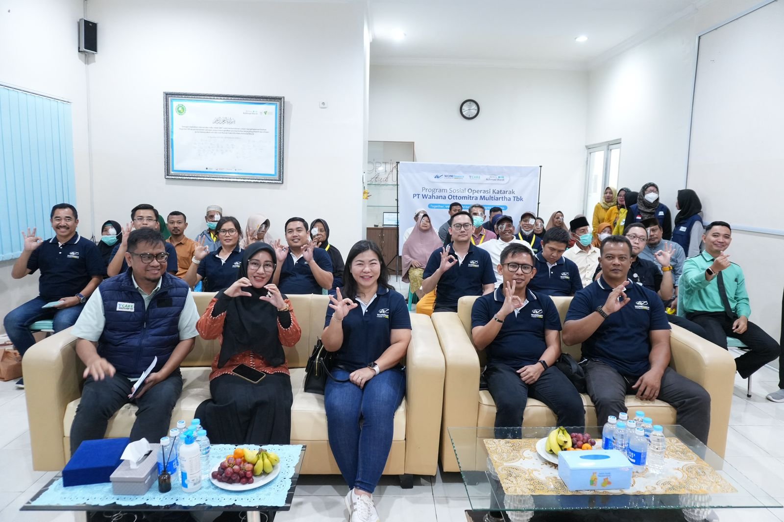 Bersama T.CARE, WOM Finance Operasi Gratis 47 Pasien Katarak di Serang