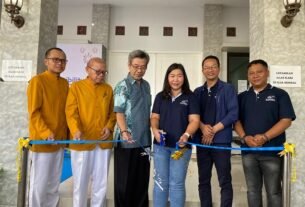 Wujud Kepedulian di Hari Waisak, WOM Finance Beri Bantuan CSR ke Vihara Cetiya Anurudha