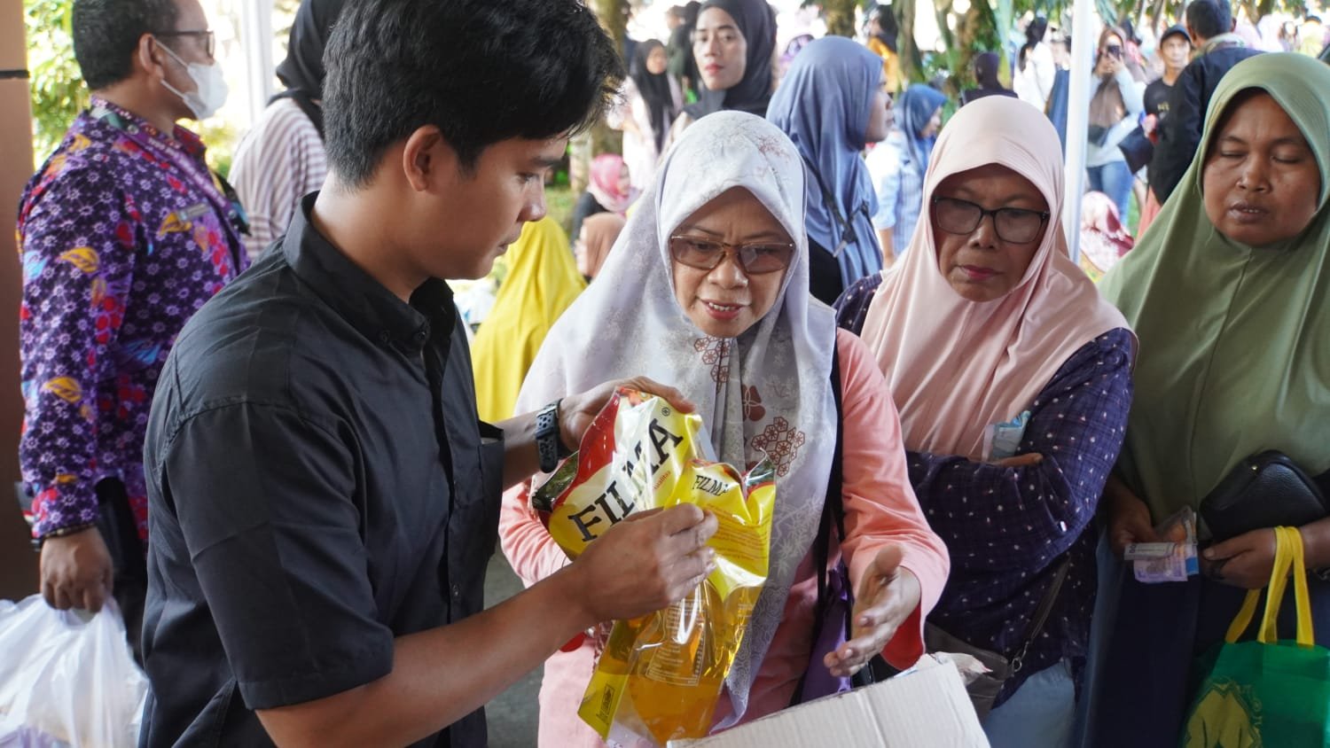 Sinar Mas Land Gelar Bazar Minyak Goreng Murah Ramadan, 15.000 Liter Disalurkan