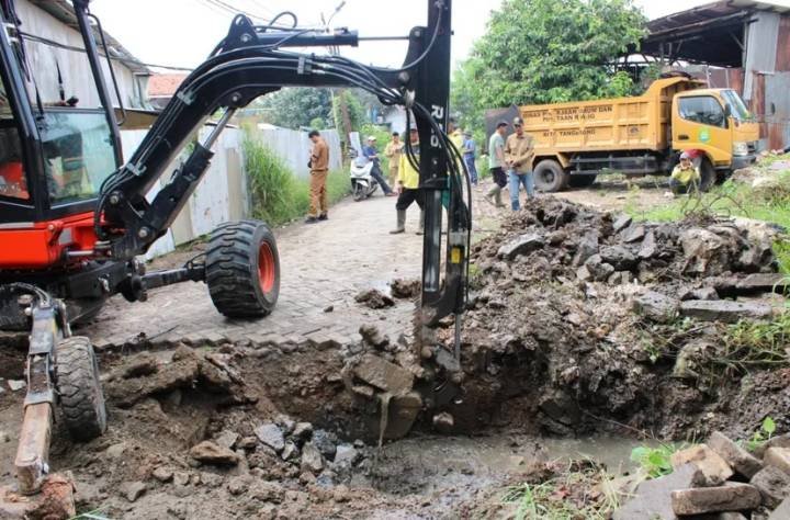 Pemkot Tangerang Normalisasi Saluran Air di Komplek Swadaya Pinang