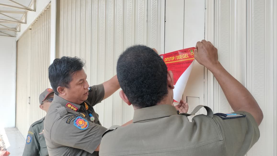 Belum Kantongi PBG, Bangunan Calon Gerai Indomaret di Cimone Jaya Disegel