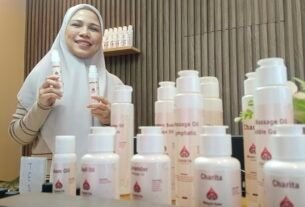 Verawati Amir (46) pendiri Charita Aromatheraphy Ia menjelaskan, Charita Aromatherapy adalah perusahaan yang bergerak di bidang produk aromaterapi alami, dengan fokus utama pada essential oil, massage oil, dan minyak balur.