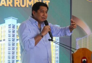 Menteri Perumahan dan Kawasan Permukiman (PKP) Maruarar Sirait Baca artikel CNBC Indonesia "Bikin Sayembara Rp 8 Miliar, Segini Harta Kekayaan Maruarar Sirait" selengkapnya di sini: https://www.cnbcindonesia.com/market/20241129075923-17-592023/bikin-sayembara-rp-8-miliar-segini-harta-kekayaan-maruarar-sirait Download Apps CNBC Indonesia sekarang https://app.cnbcindonesia.com/