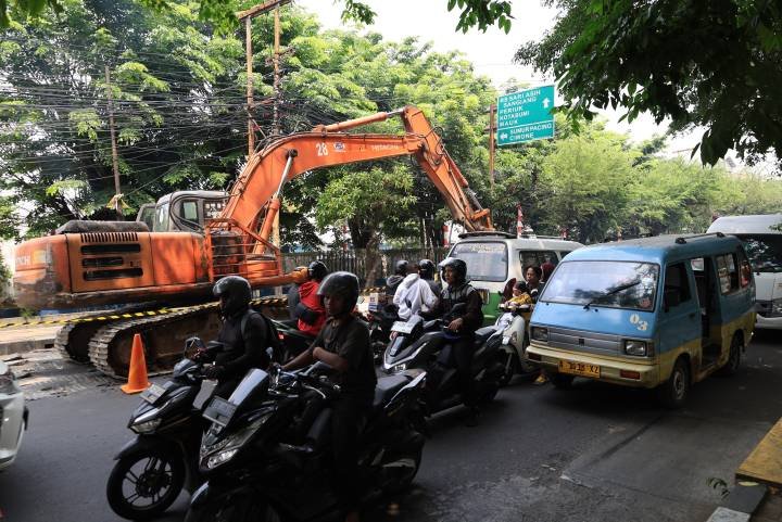 Jalan M. Toha Karawaci Diperbaiki, Pengendara Diminta Lewat Jalur Alternatif