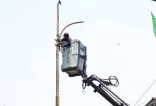 Tim PJU Kota Tangerang Respons Cepat Perbaiki Tiang Roboh