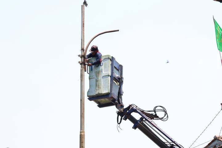 Tim PJU Kota Tangerang Respons Cepat Perbaiki Tiang Roboh