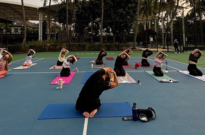 ARYADUTA Country Club Hadirkan Sunset Yoga untuk Dorong Gaya Hidup Sehat