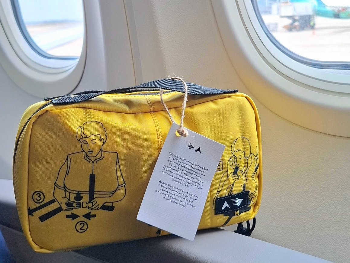 Garuda Indonesia Gandeng EIGER Adventure, Daur Ulang Material Pesawat Jadi Produk Fungsional