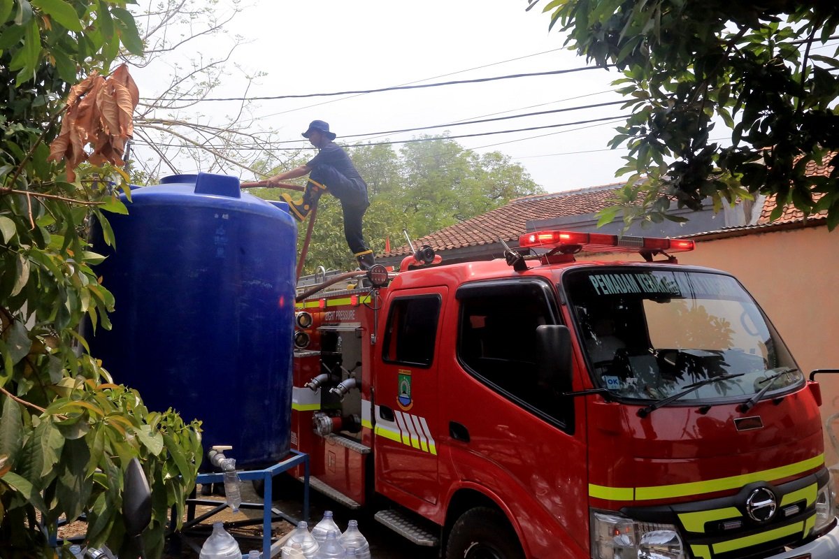 Pemkot Tangerang Salurkan Air Bersih dan Petakan Wilayah Terdampak Kekeringan di Kunciran Jaya