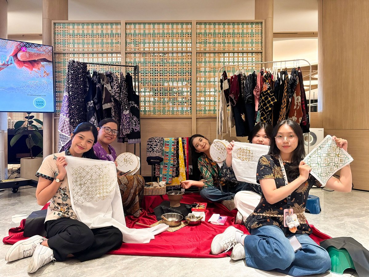 VIVERE Hotel Gading Serpong Rayakan Hari Batik Nasional dengan “Rona Nusantara”